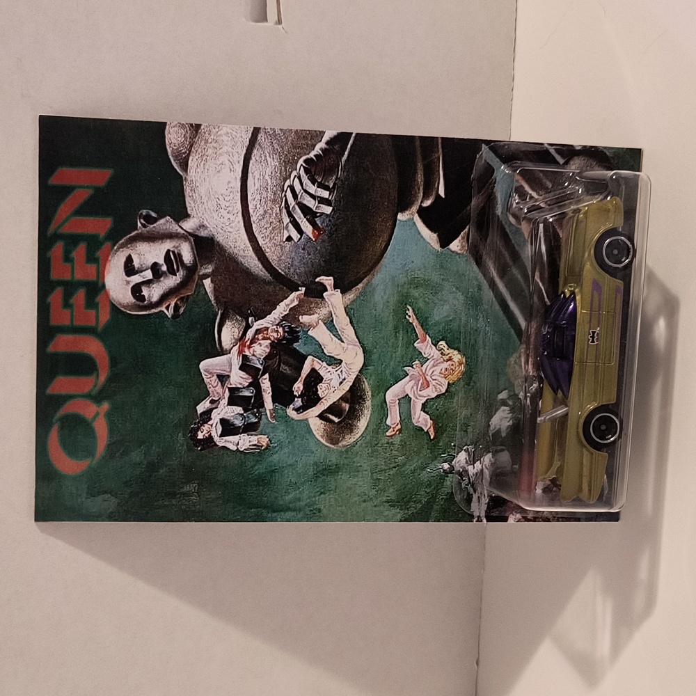 Hot Wheels Batmobile   custom made cardback Queen